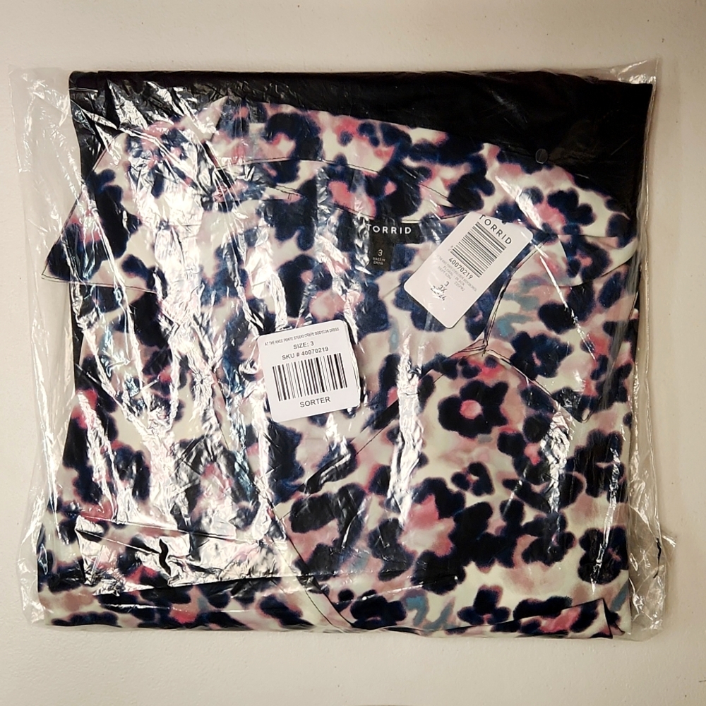 ❤️NWT TORRID DRESS - MIDI FLORAL - SIDE SLIT - STUDIO CREPE - PLUS SIZE - Picture 6 of 10